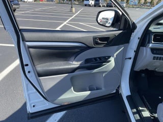 2019 Toyota Highlander LE V6 AWD (Natl) in Oakdale, NY - SecuraCar