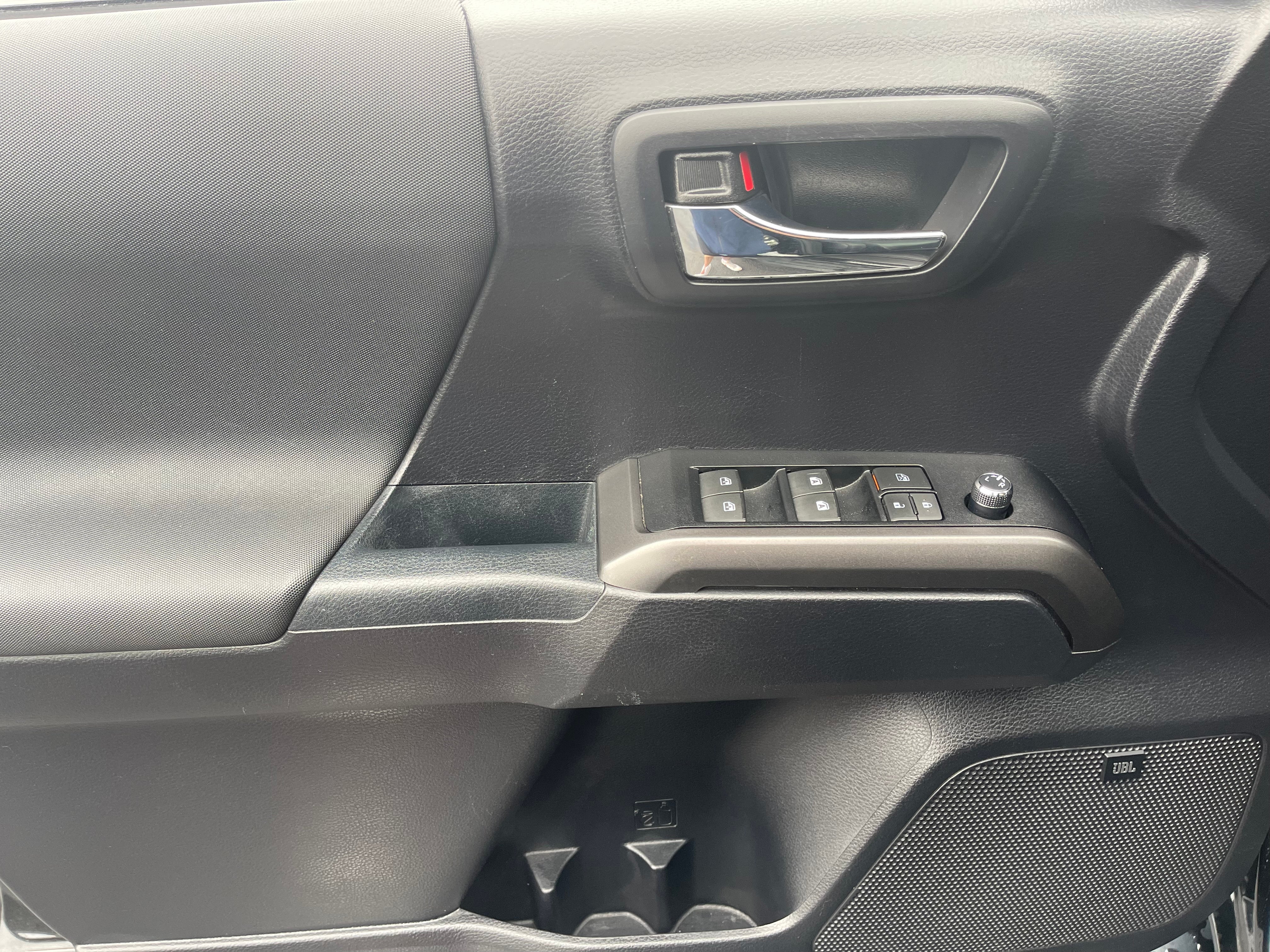 2018 Toyota Tacoma SR Double Cab 5' Bed V6 4x4 AT (Natl)