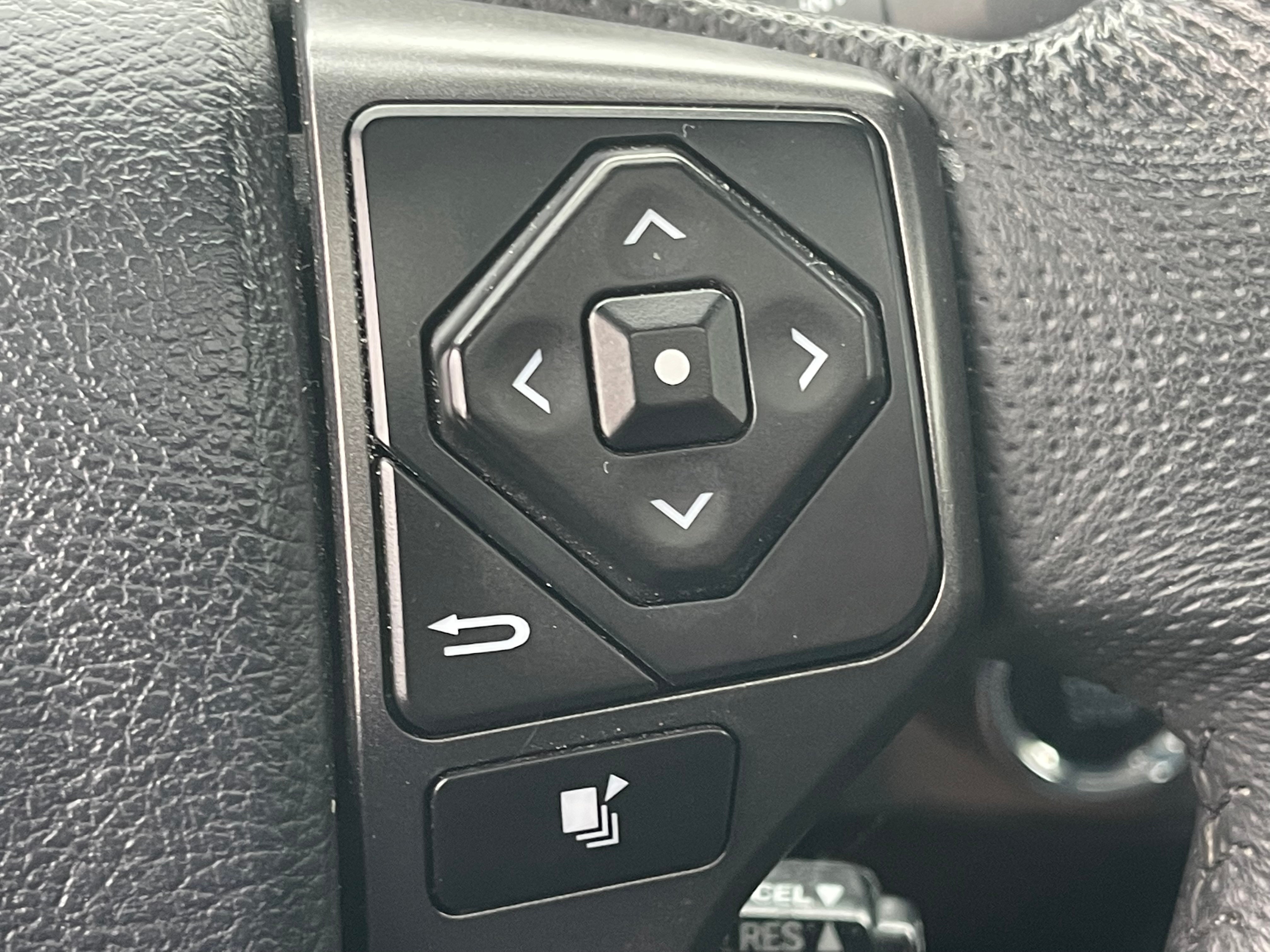 2018 Toyota Tacoma SR Double Cab 5' Bed V6 4x4 AT (Natl)