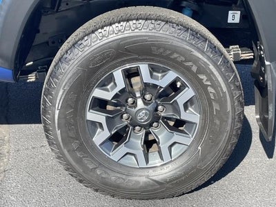 2017 Toyota Tacoma TRD Off Road Double Cab 5' Bed V6 4x4 MT (Natl)