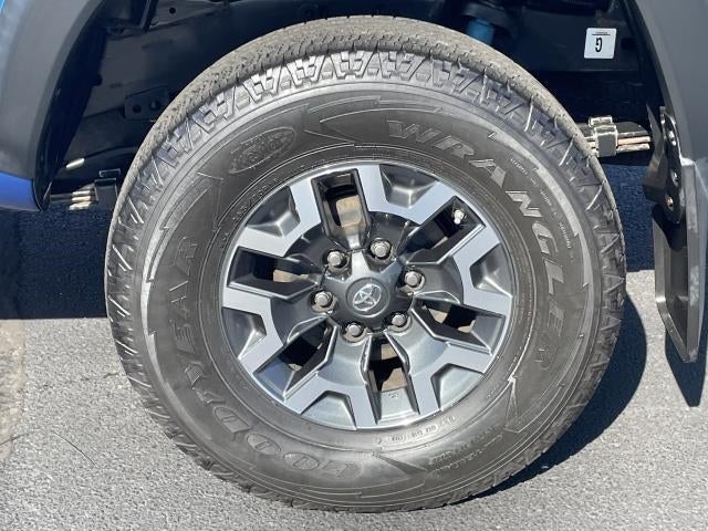 2017 Toyota Tacoma TRD Off Road Double Cab 5' Bed V6 4x4 MT (Natl)