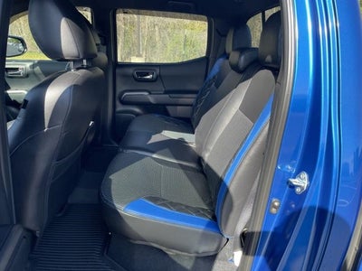 2017 Toyota Tacoma TRD Off Road Double Cab 5' Bed V6 4x4 MT (Natl)