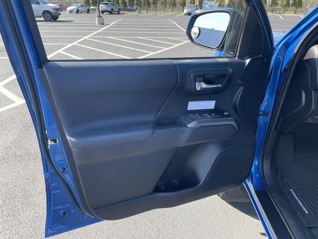 2017 Toyota Tacoma TRD Off Road Double Cab 5' Bed V6 4x4 MT (Natl)