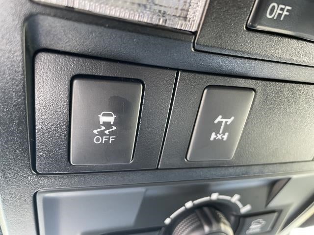 2017 Toyota Tacoma TRD Off Road Double Cab 5' Bed V6 4x4 MT (Natl)