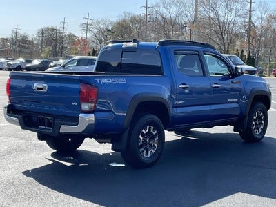 2017 Toyota Tacoma TRD Off Road Double Cab 5' Bed V6 4x4 MT (Natl)