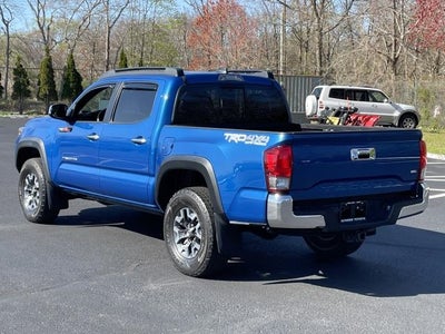 2017 Toyota Tacoma TRD Off Road Double Cab 5' Bed V6 4x4 MT (Natl)