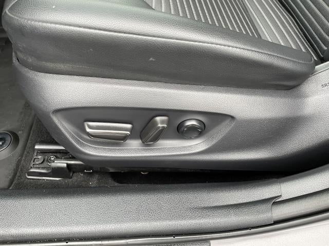 2018 Toyota Camry SE Auto (Natl)