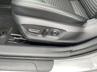 2019 Toyota Camry SE Auto (Natl)