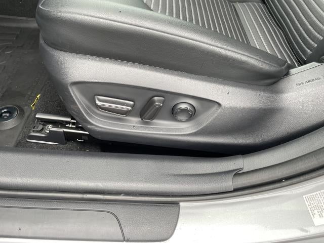 2019 Toyota Camry SE Auto (Natl)