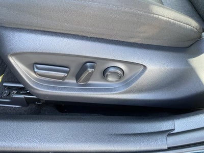 2019 Toyota Camry LE Auto (Natl)