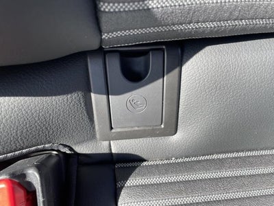 2019 Toyota Camry SE Auto (Natl)