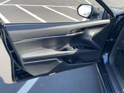 2019 Toyota Camry SE Auto (Natl)