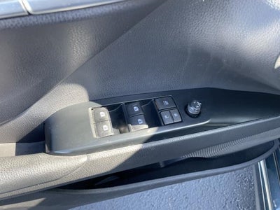 2019 Toyota Camry SE Auto (Natl)