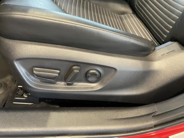 2019 Toyota Camry SE Auto (Natl)