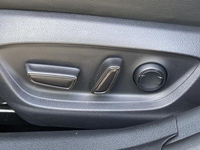 2019 Toyota Camry SE Auto (Natl)