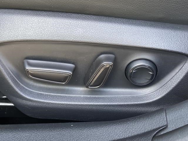 2019 Toyota Camry SE Auto (Natl)