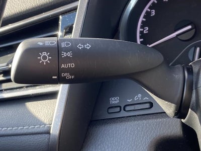 2019 Toyota Camry SE Auto (Natl)