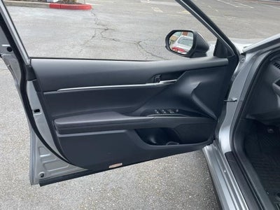 2019 Toyota Camry SE Auto (Natl)