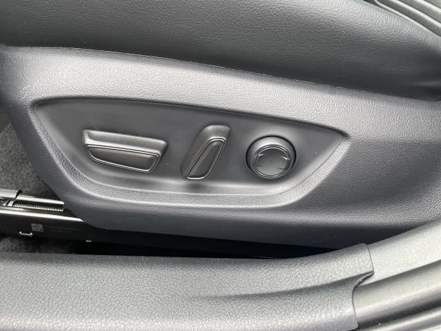 2019 Toyota Camry SE Auto (Natl)