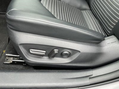 2019 Toyota Camry Hybrid SE CVT (Natl)