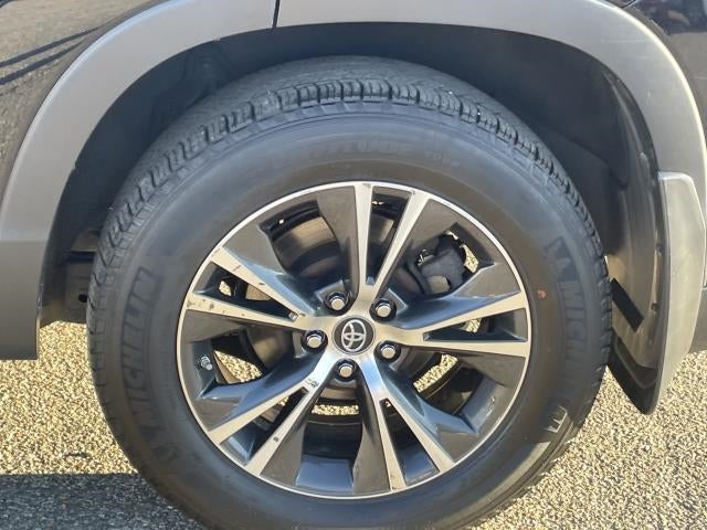 2019 Toyota Highlander LE Plus V6 AWD (Natl)