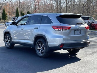 2019 Toyota Highlander LE V6 AWD (Natl)