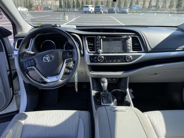 2019 Toyota Highlander LE V6 AWD (Natl)