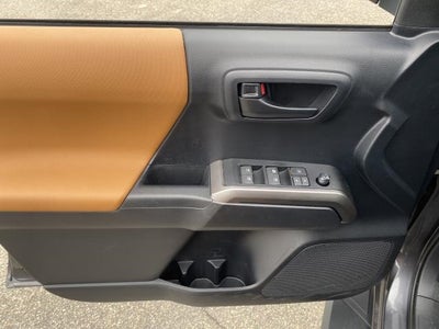 2019 Toyota Tacoma 2WD SR5 Double Cab 5' Bed V6 AT (Natl)