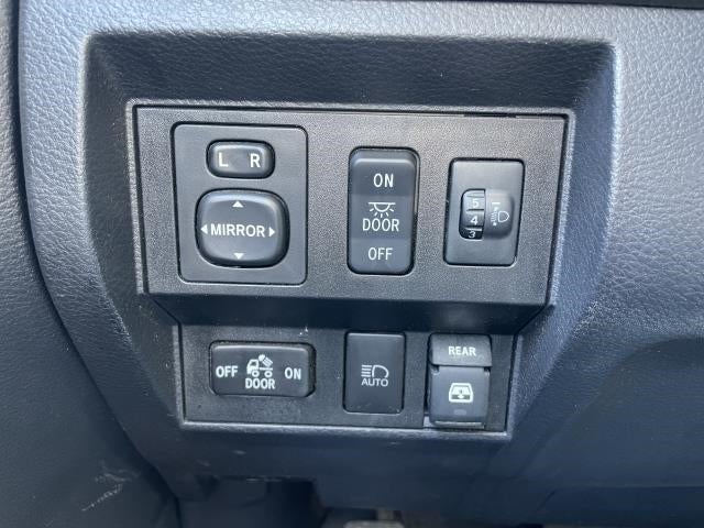 2019 Toyota Tundra 4WD SR5 CrewMax 5.5' Bed 5.7L (Natl)