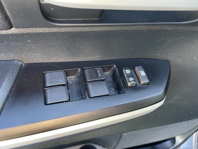 2017 Toyota Tundra 4WD SR5 Double Cab 6.5' Bed 5.7L (Natl)