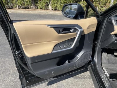 2019 Toyota RAV4 LE AWD (Natl)