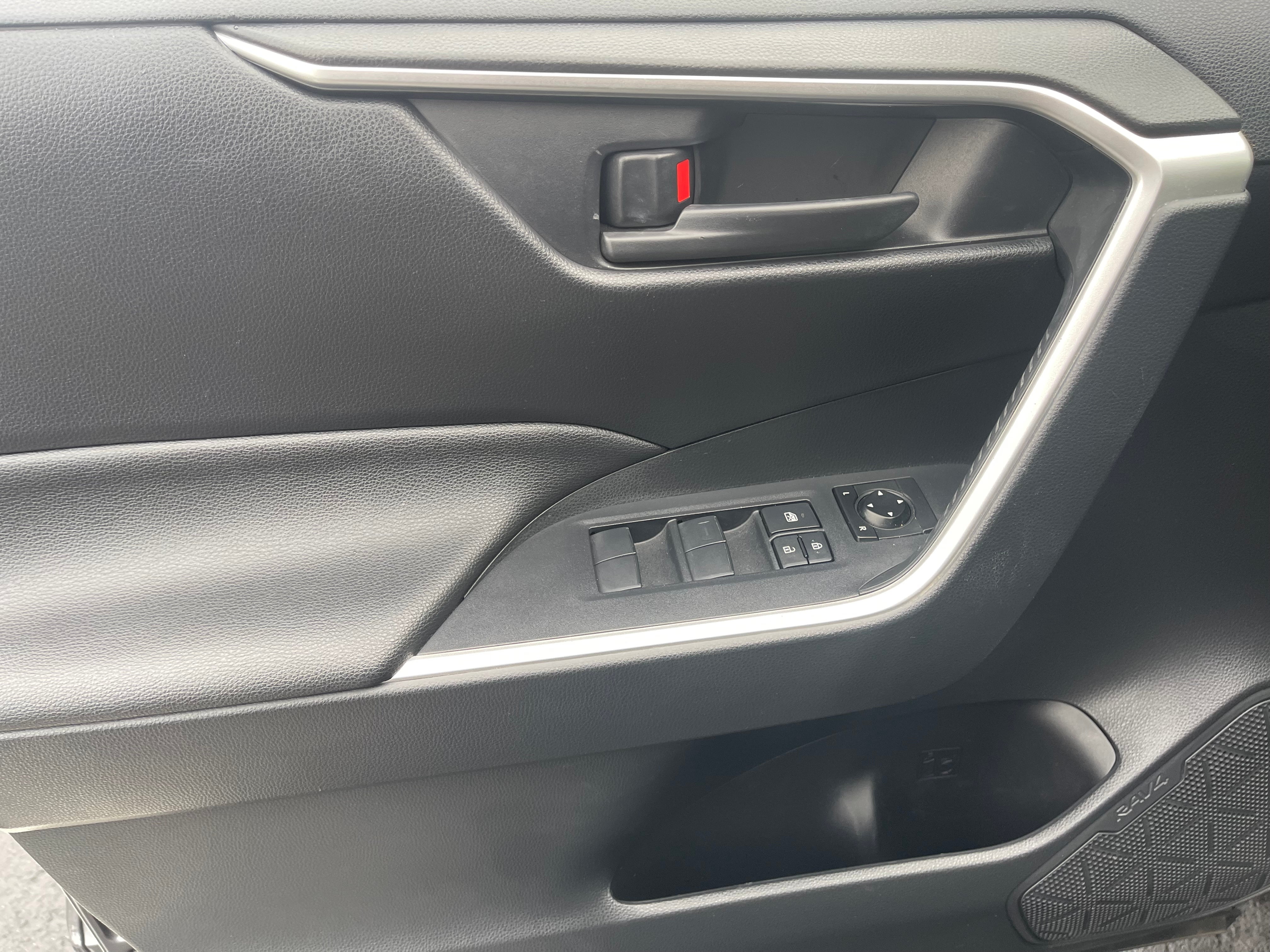 2019 Toyota RAV4 LE AWD (Natl)