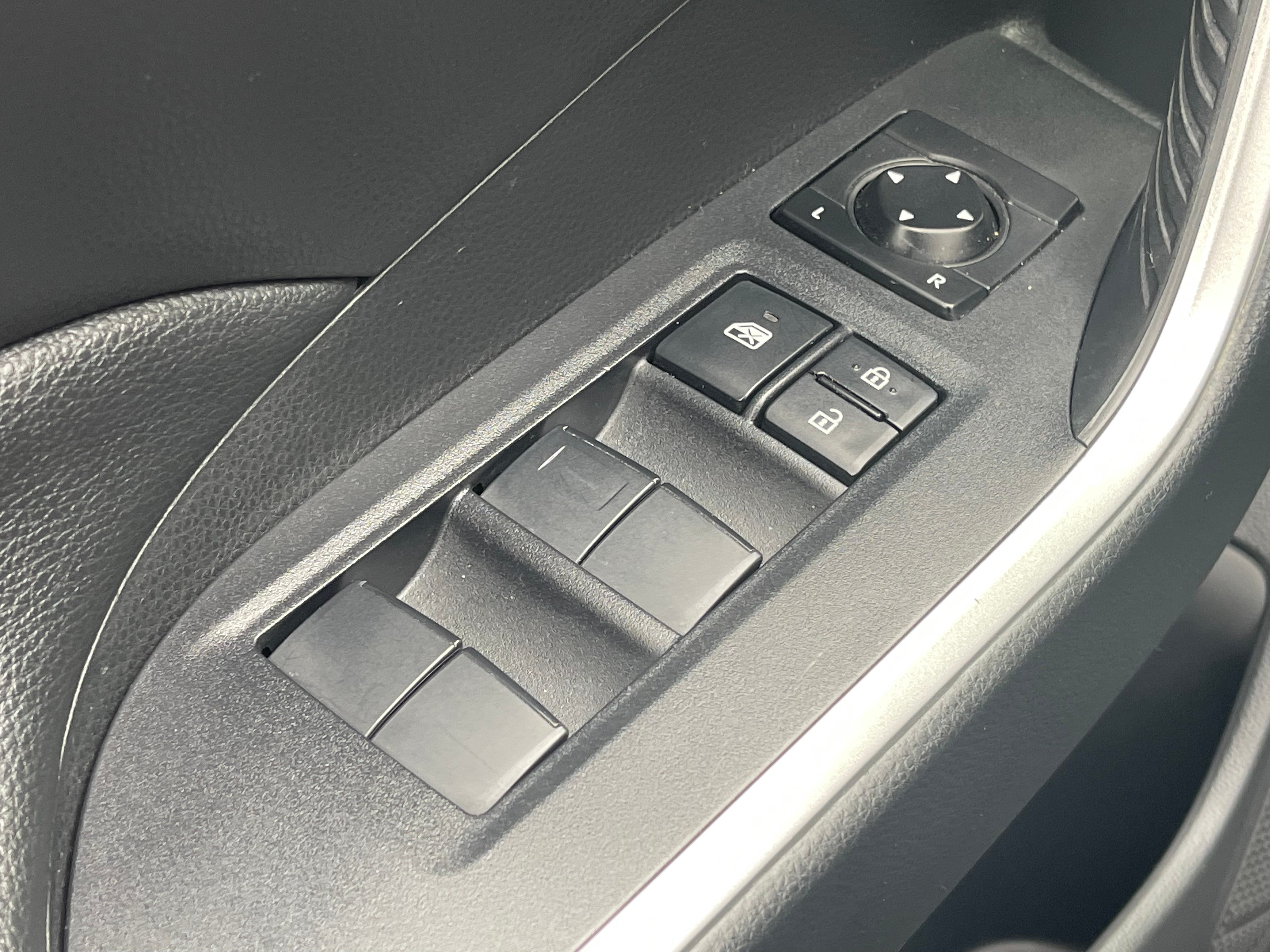 2019 Toyota RAV4 LE AWD (Natl)