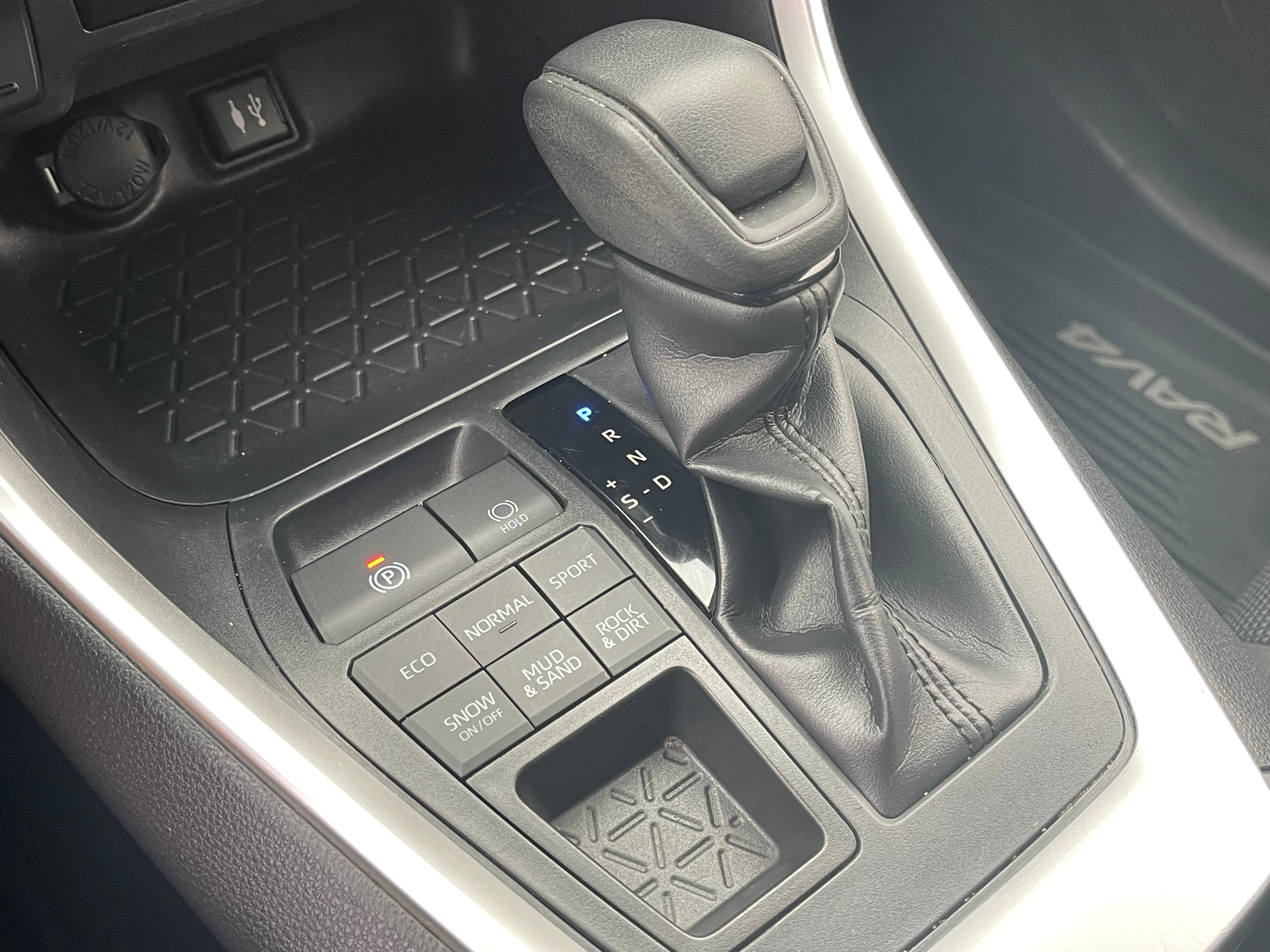 2019 Toyota RAV4 LE AWD (Natl)