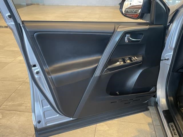 2018 Toyota RAV4 Hybrid SE AWD (Natl)