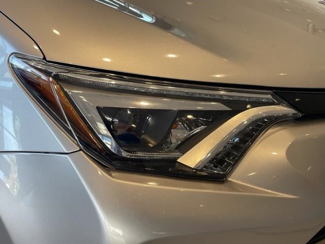 2018 Toyota RAV4 Hybrid SE AWD (Natl)