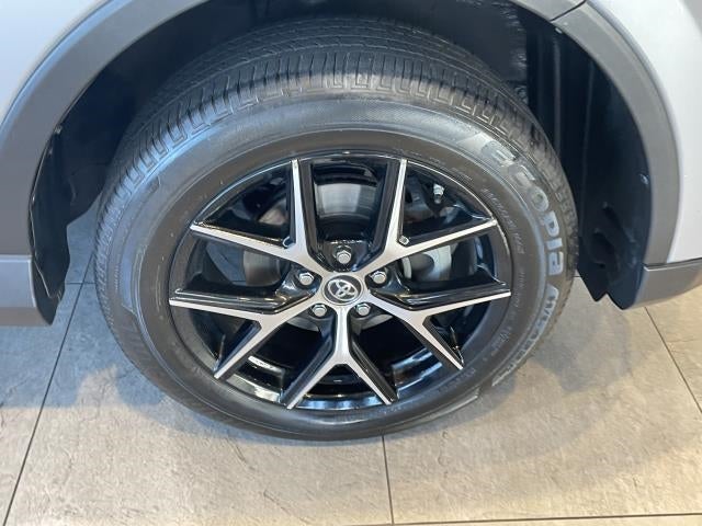 2018 Toyota RAV4 Hybrid SE AWD (Natl)