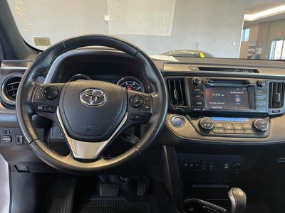2018 Toyota RAV4 Hybrid SE AWD (Natl)